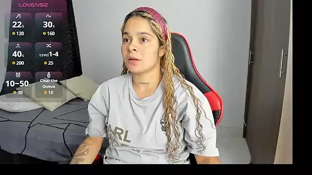 ESMERALDA-BLUE on StripChat 