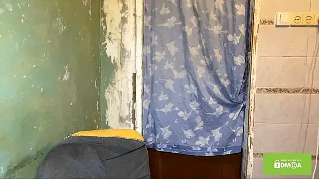 EstherKiester on StripChat