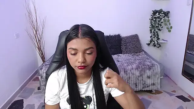 Eva_Maddoxx — Fingering pussy close-up 