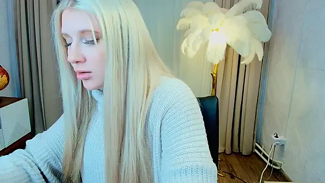 Evacadooo on StripChat