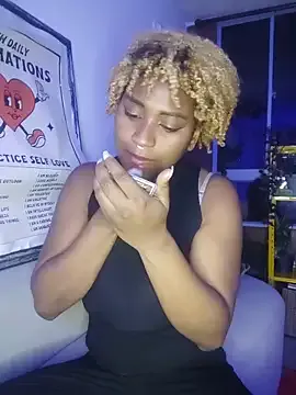 EvonyFoxxx on StripChat