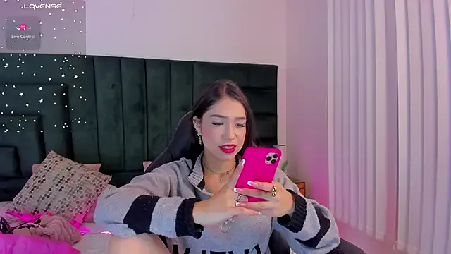 FaloonRoussel on StripChat