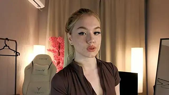 StripChat Flirty_lee is Freechat Flirty_lee — pour water on me + tease with my neck