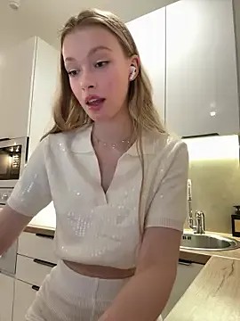 FriendlyFire_18 on StripChat