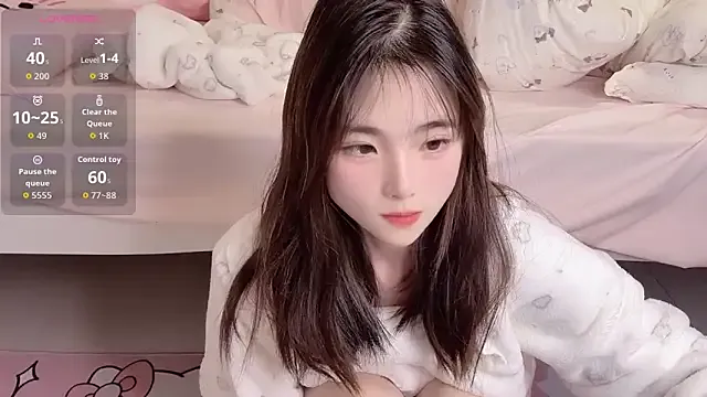 guoguo-77 on StripChat
