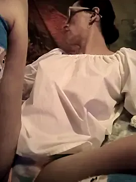 gurlnips on StripChat