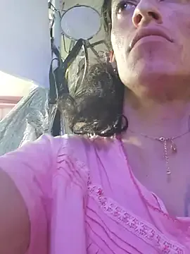 gurlnips on StripChat