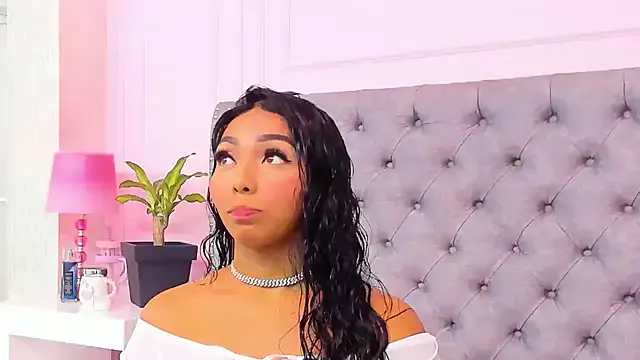 HaileeRoberts — rub pussy 