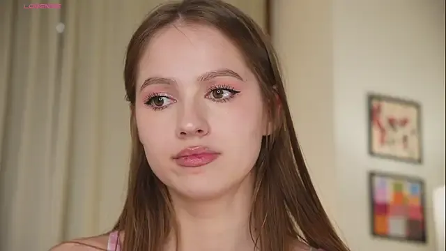 hecola — pinch nipples close to cam