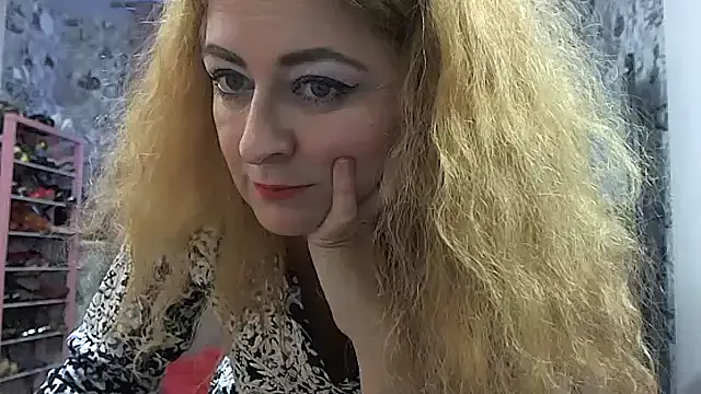 Helen1974 on StripChat