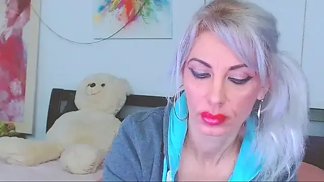 HoneyLara — Freechat on StripChat