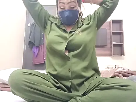 horny_milf_couple — Big squart and anal fingring 