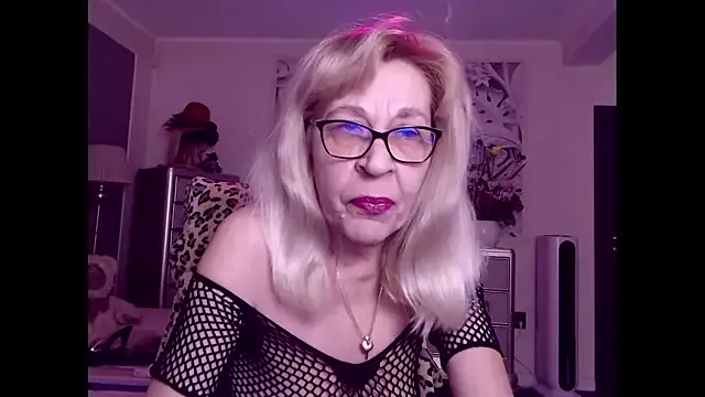 HornyMilf_555 — Dance naked for you 