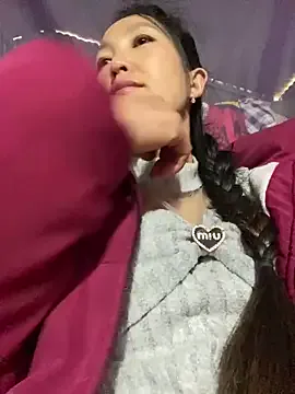 Huong-Ly — Freechat on StripChat