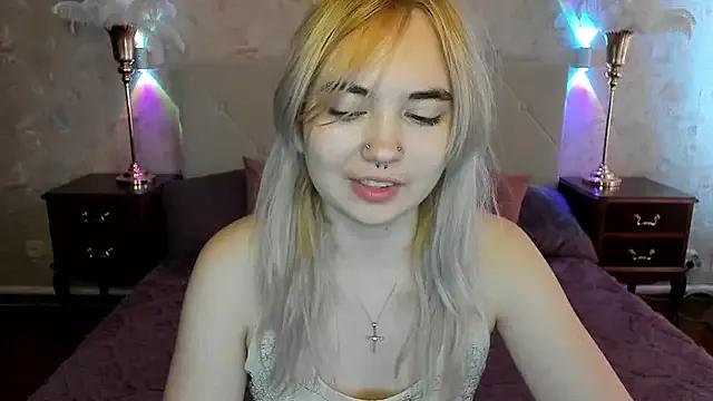 StripChat Iriska_mini is Freechat Iriska_mini — jump on bed like cowgirl