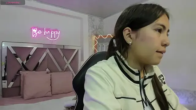 ISABELA_TAY on StripChat