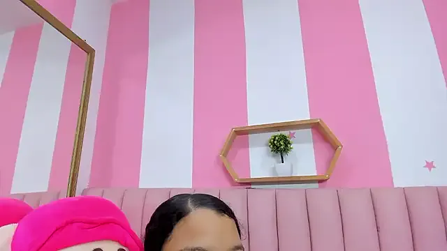 ISABELLA_020 — show pussy close up 