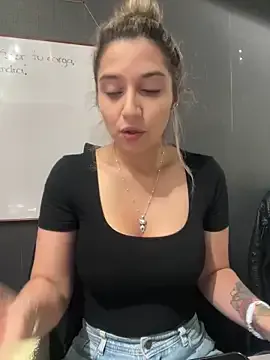 Isabella_Varella on StripChat