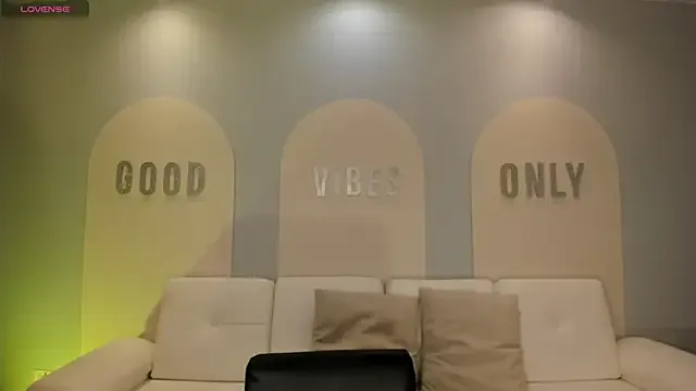 IsabellaMoreau on StripChat