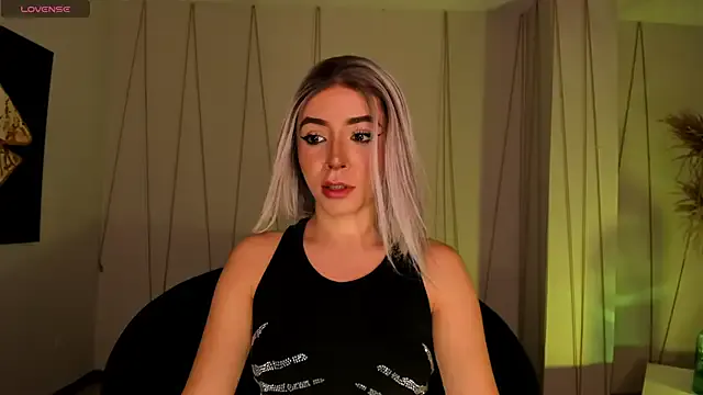 IsabellaMoreau on StripChat