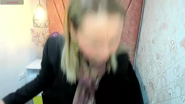 StripChat Issa_Milf__ is Private Issa_Milf__ — NAKED+DELICIOUS BLOWJOB