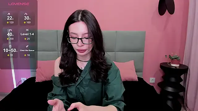 IvyDainty — doggy pose + slap attak