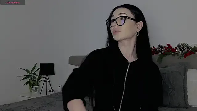 IvyNoirr on StripChat