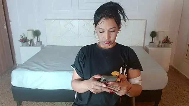 IvyShine7 on StripChat