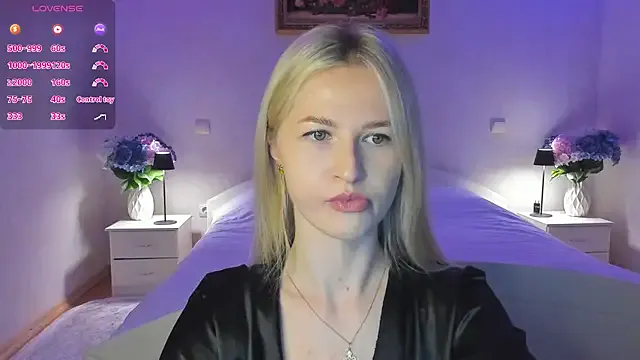 Julie_Blaze on StripChat