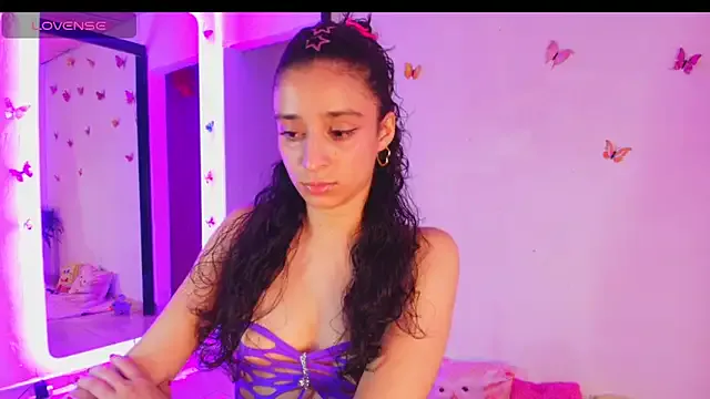 Juliet_10 on StripChat