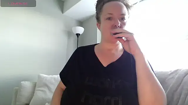 julimonroe on StripChat