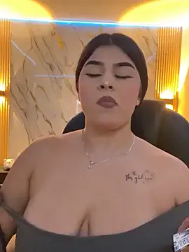 Kariina__69 on StripChat