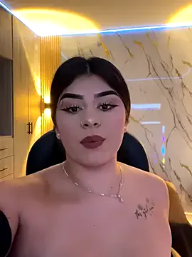Kariina__69 on StripChat
