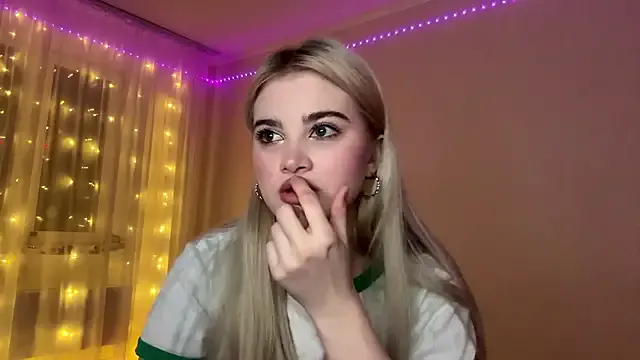 KariJarecke on StripChat