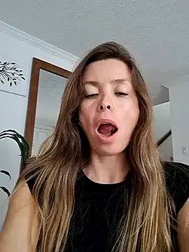 karina_warthon on StripChat