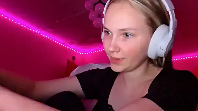 KarinRobertson on StripChat