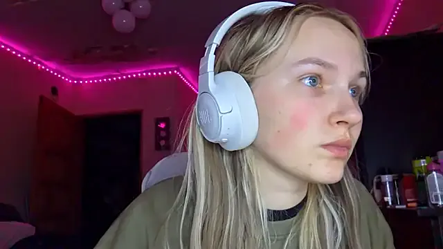 KarinRobertson on StripChat