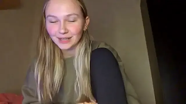 KarinRobertson on StripChat