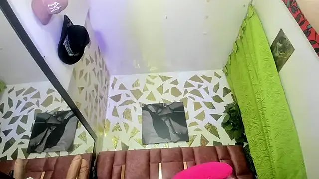 Kazsandraa on StripChat