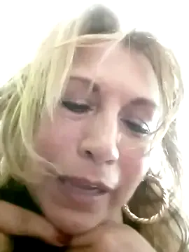 Kazsandraa on StripChat