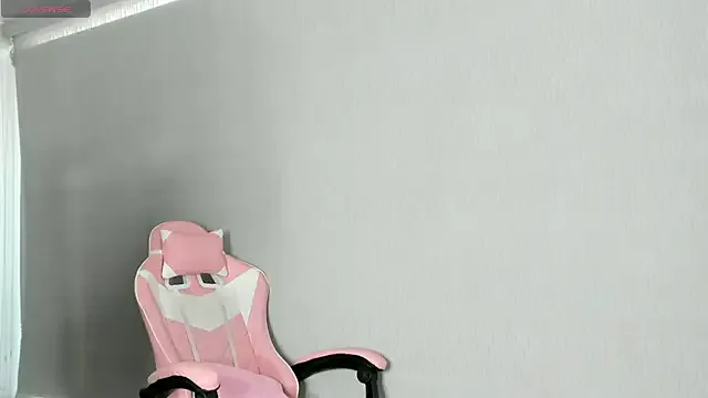 kendal_hot01 on StripChat