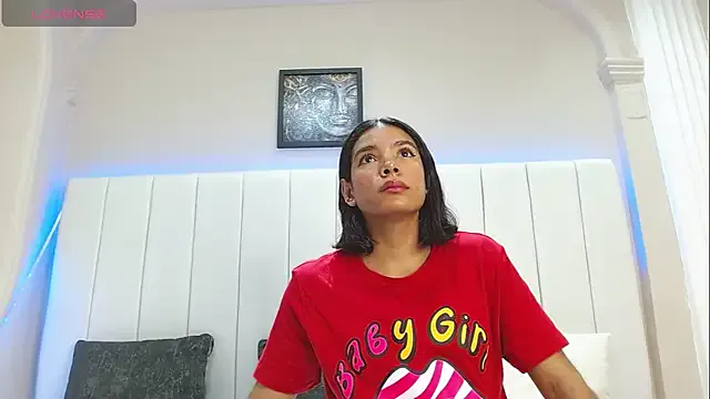 kendra_lux1 on StripChat