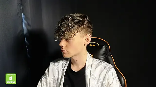 Keytaro — cum in public