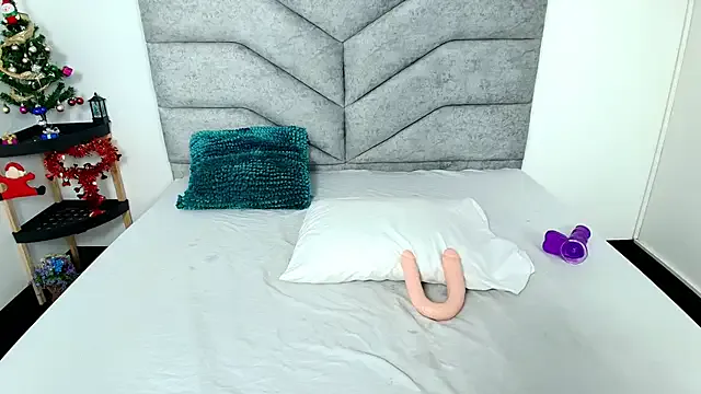 KimberlyFox_t on StripChat