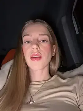 kira_mia on StripChat