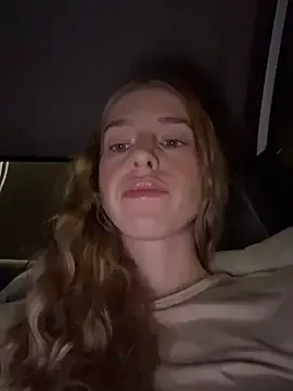 kira_mia on StripChat