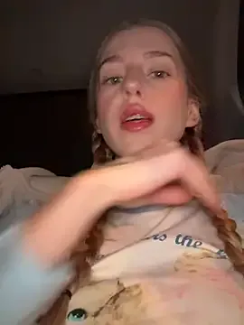 kira_mia on StripChat