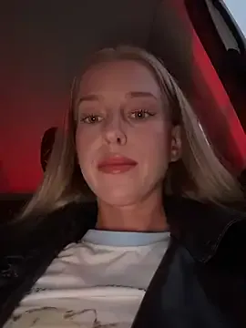 kira_mia from StripChat