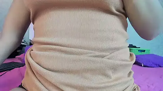 KOURTNEY-- on StripChat