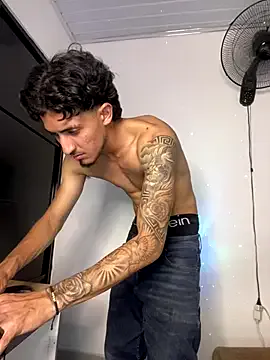 Kriss_Edwards on StripChat